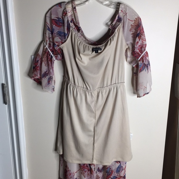 NWOT Off shoulder floral maxi - Picture 4 of 6